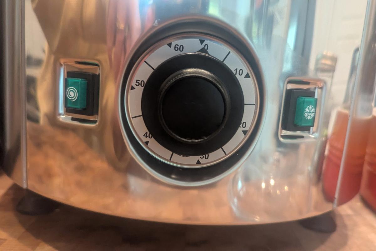 closeup of the buttons and dial on a lello 4080 musso lussino ice cream maker.